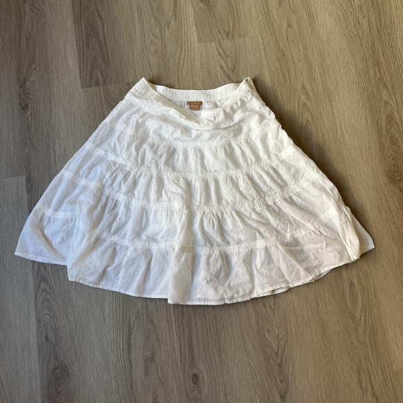 Elegant White Tiered Skirt - Picture 1 of 5
